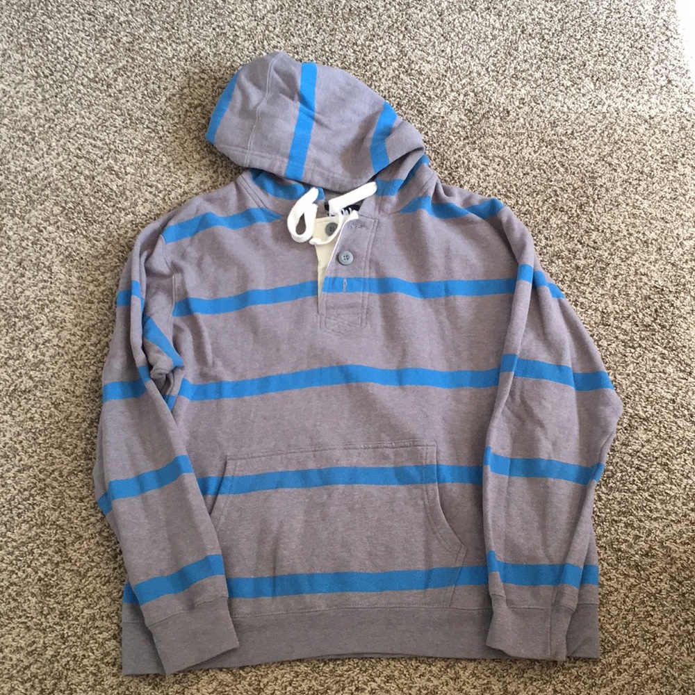 Men’s gray and blue sweatshirt